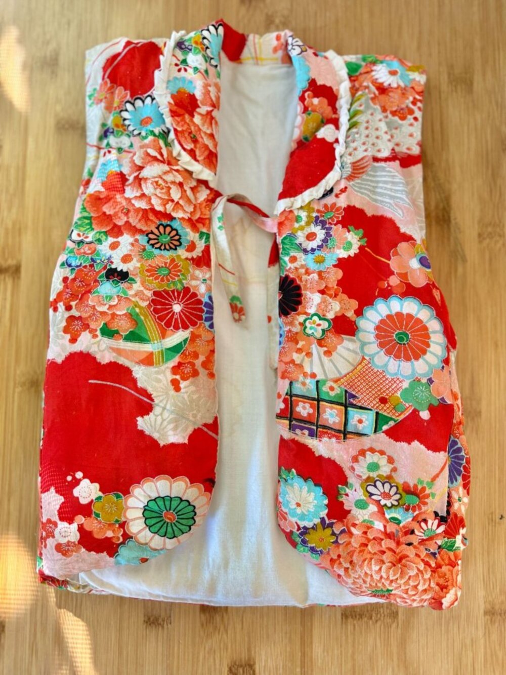 Vintage 1950s Handmade Japanese Children's Vest In Silk In Floral Print